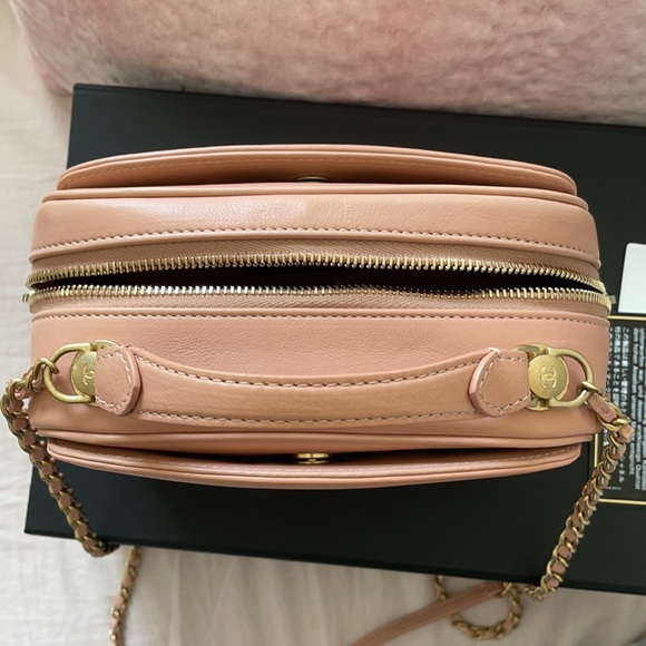 CHANEL Quilted Small Vanity Camera Bag Beige/Pink - Picture 4 of 16